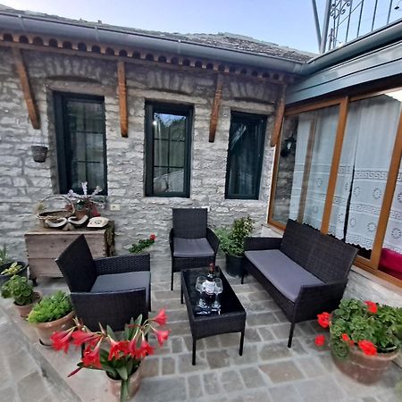 "Villa 70" Guesthouse Gjirokaster Bagian luar foto