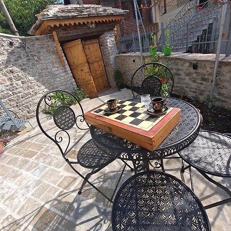 "Villa 70" Guesthouse Gjirokaster Bagian luar foto