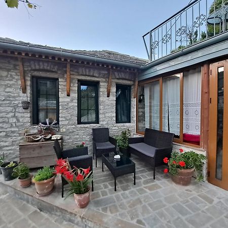"Villa 70" Guesthouse Gjirokaster Bagian luar foto