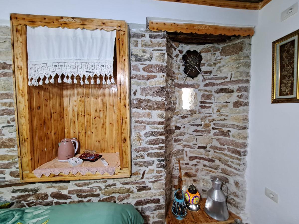 "Villa 70" Guesthouse Gjirokaster Bagian luar foto
