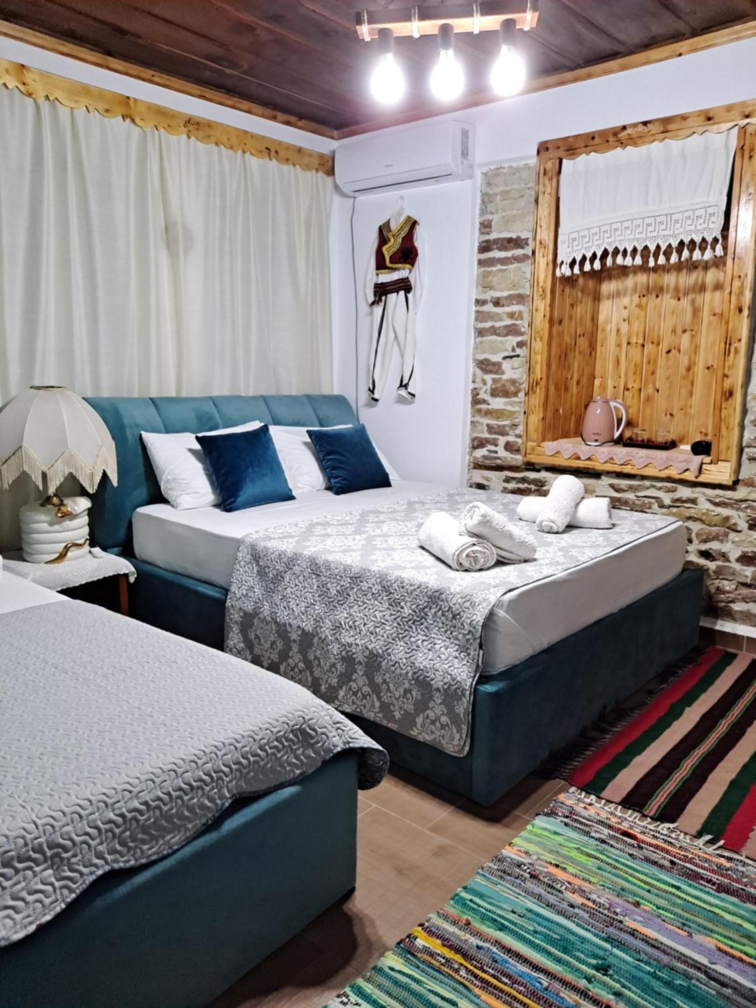 "Villa 70" Guesthouse Gjirokaster Bagian luar foto