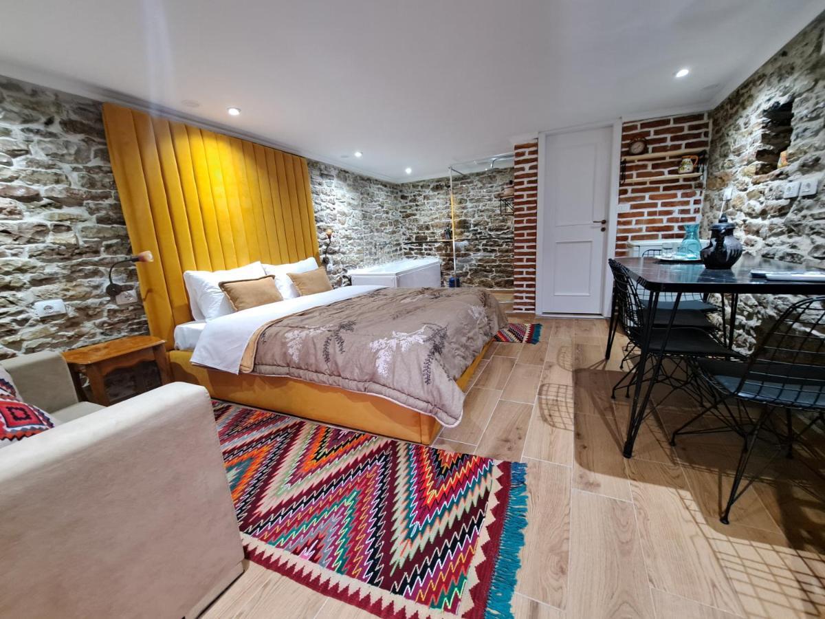 "Villa 70" Guesthouse Gjirokaster Bagian luar foto
