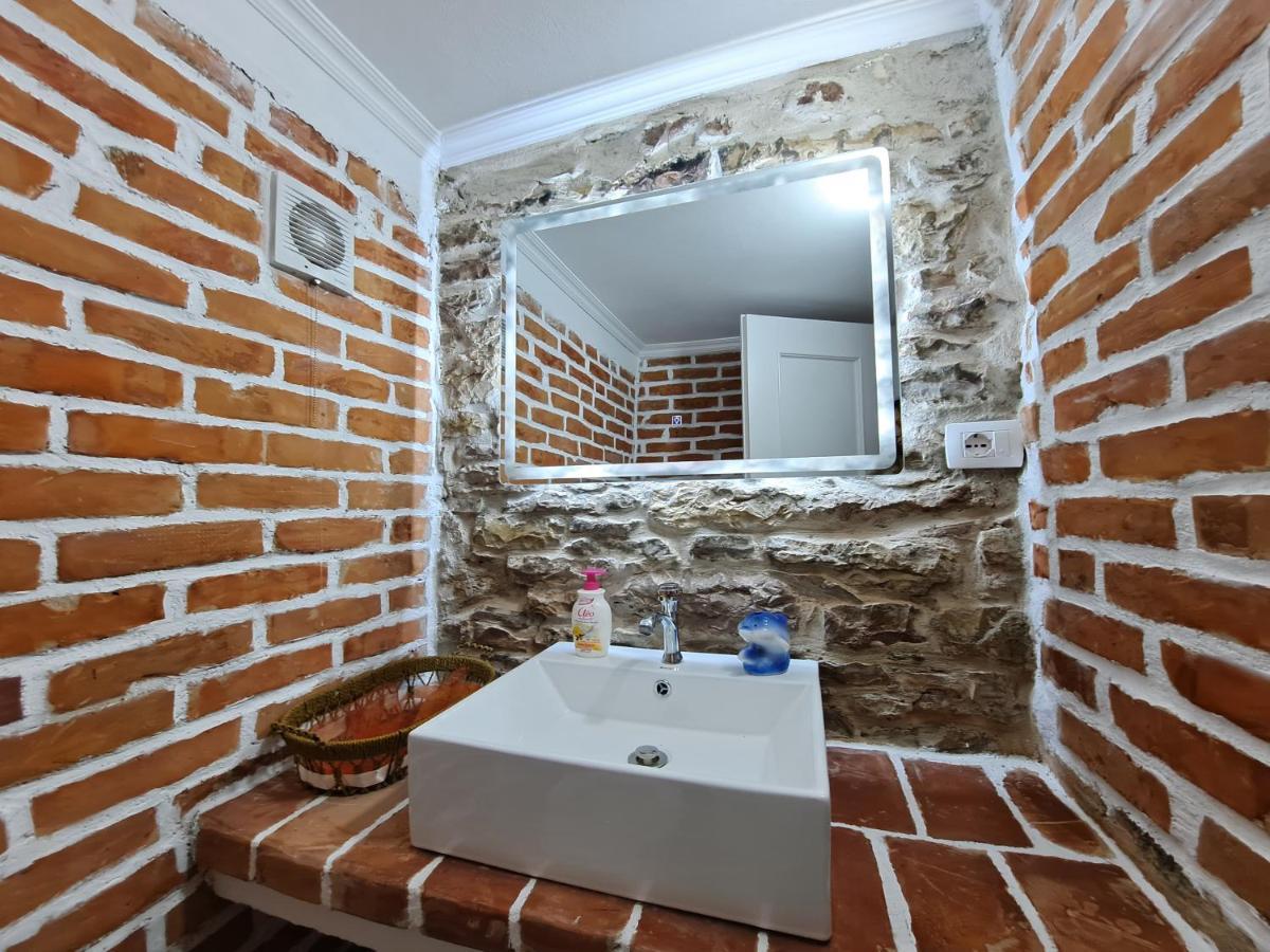 "Villa 70" Guesthouse Gjirokaster Bagian luar foto