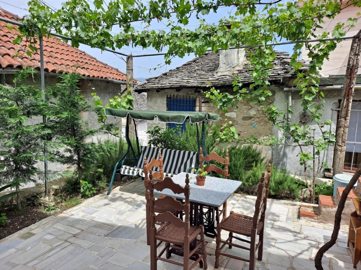 "Villa 70" Guesthouse Gjirokaster Bagian luar foto