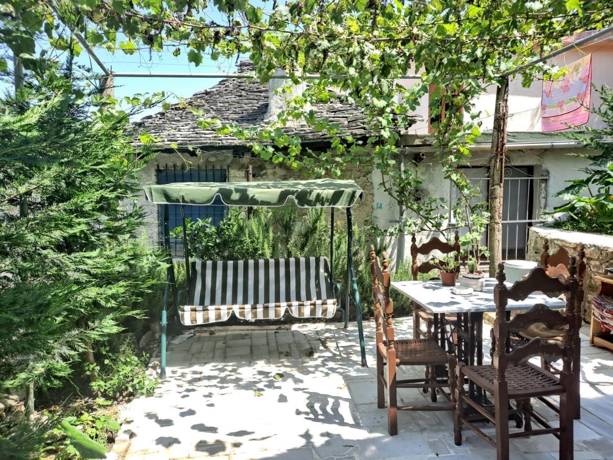 "Villa 70" Guesthouse Gjirokaster Bagian luar foto