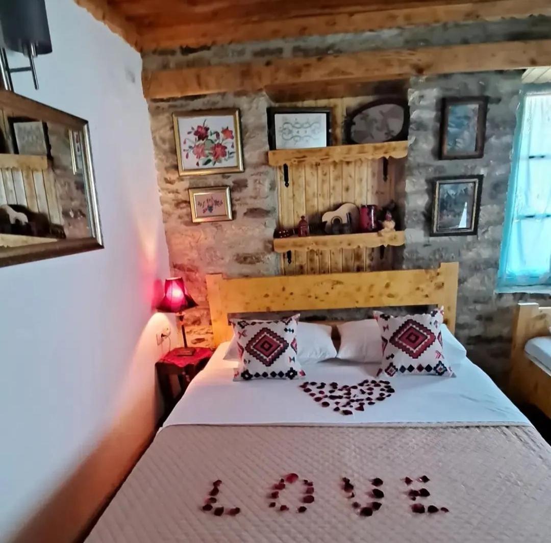 "Villa 70" Guesthouse Gjirokaster Bagian luar foto