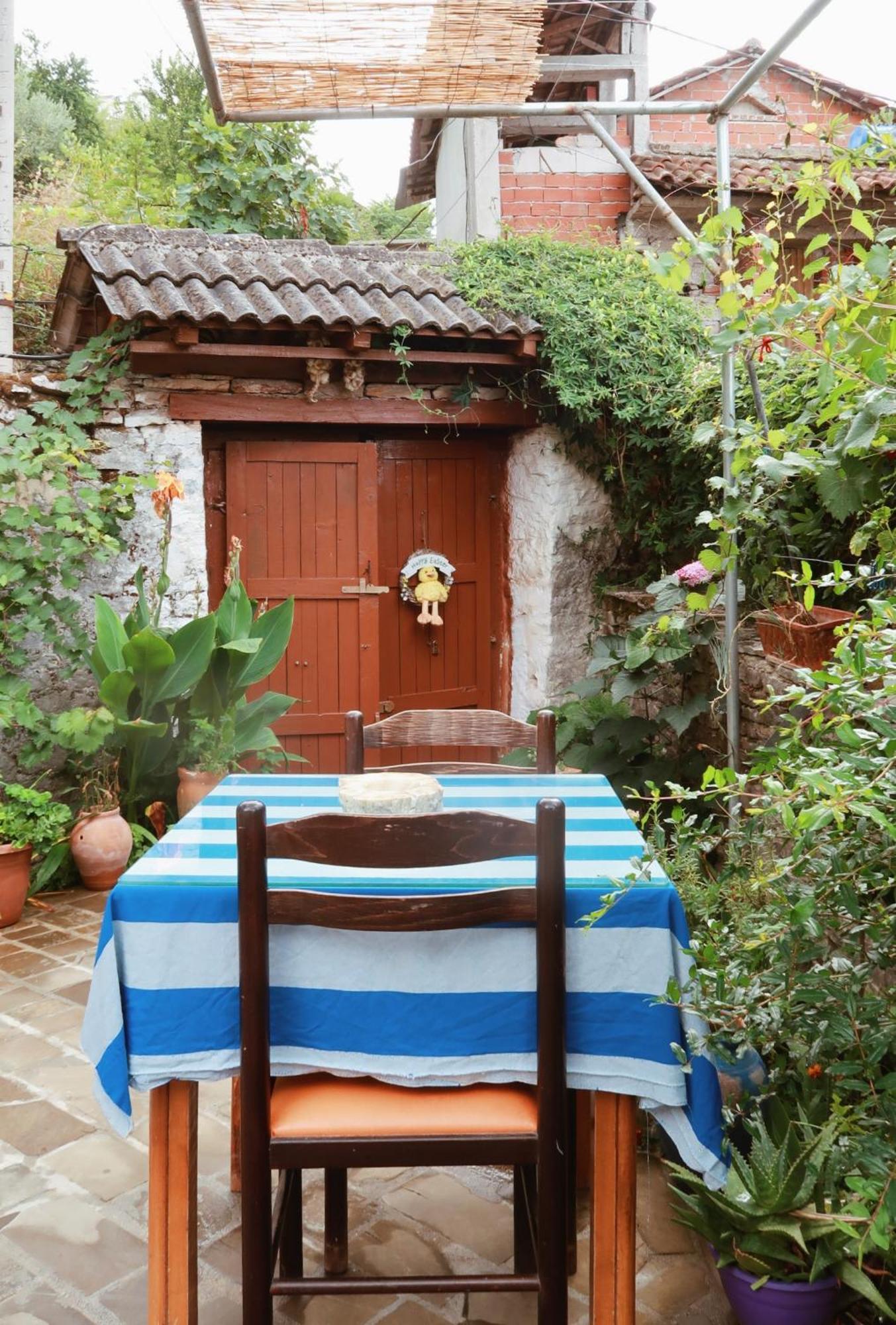 "Villa 70" Guesthouse Gjirokaster Bagian luar foto
