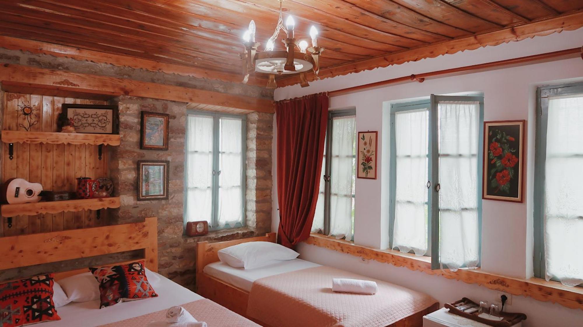 "Villa 70" Guesthouse Gjirokaster Bagian luar foto