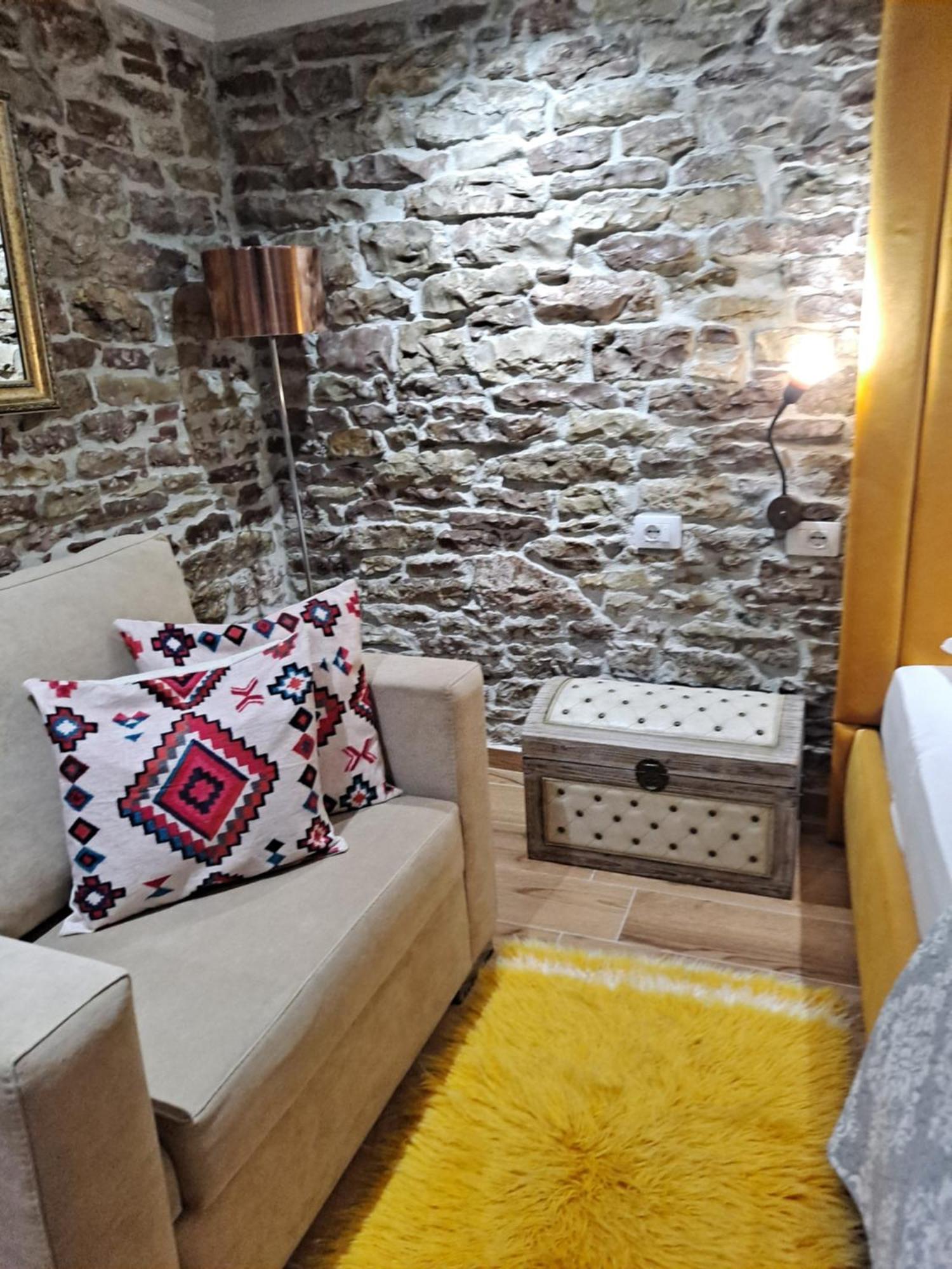 "Villa 70" Guesthouse Gjirokaster Bagian luar foto