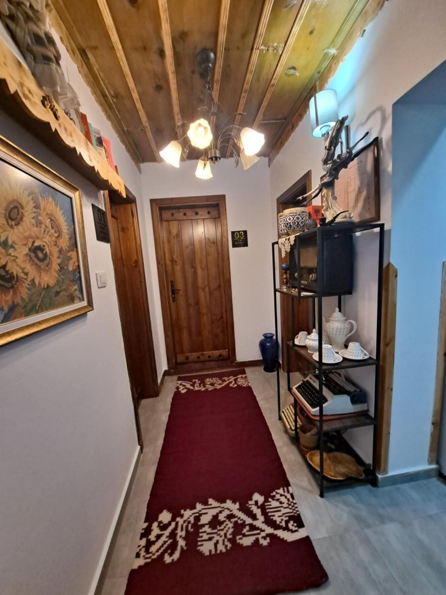 "Villa 70" Guesthouse Gjirokaster Bagian luar foto