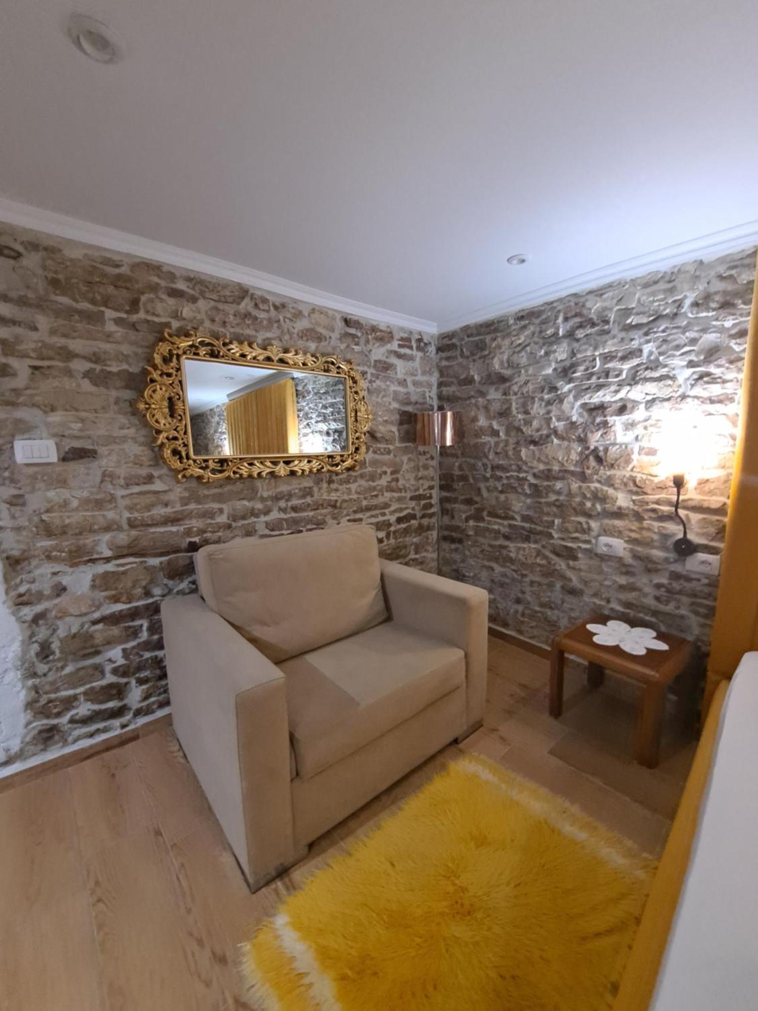 "Villa 70" Guesthouse Gjirokaster Bagian luar foto