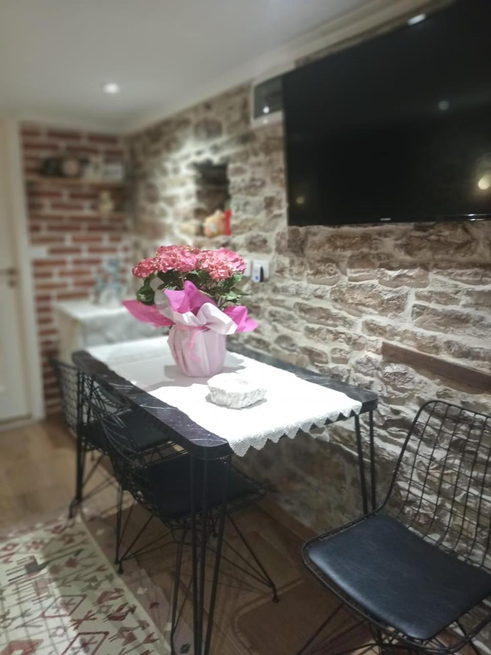 "Villa 70" Guesthouse Gjirokaster Bagian luar foto