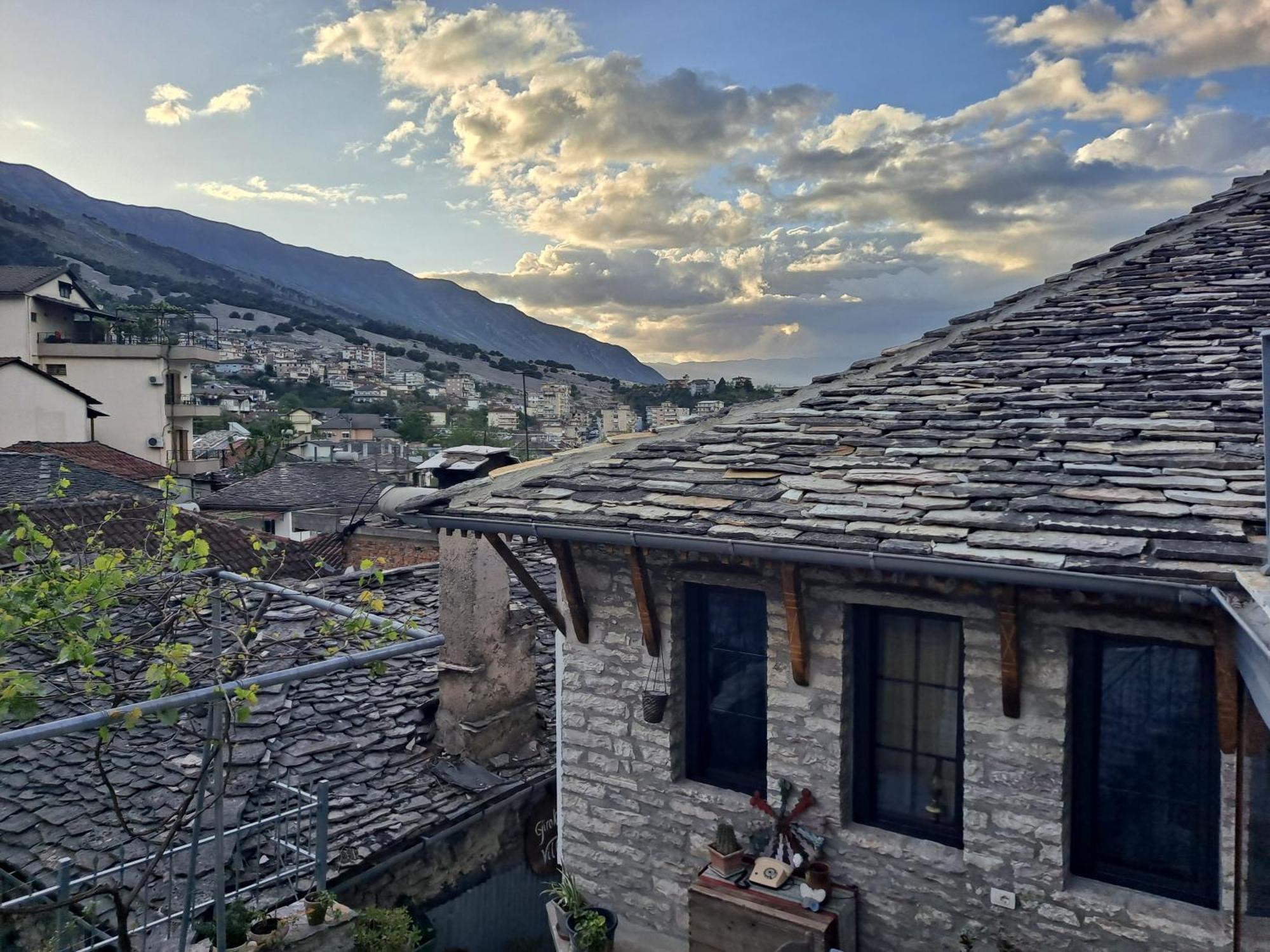 "Villa 70" Guesthouse Gjirokaster Bagian luar foto