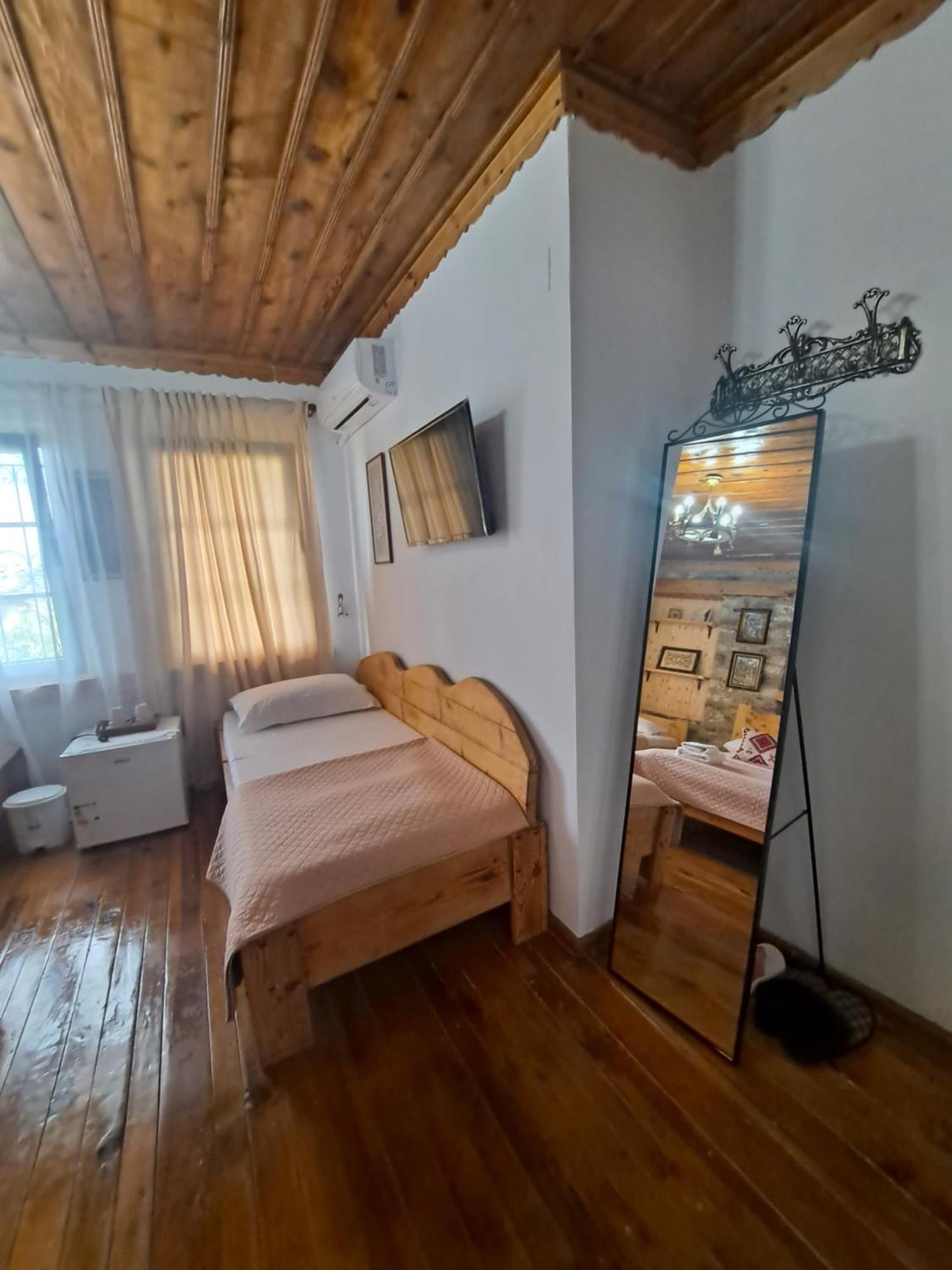 "Villa 70" Guesthouse Gjirokaster Bagian luar foto