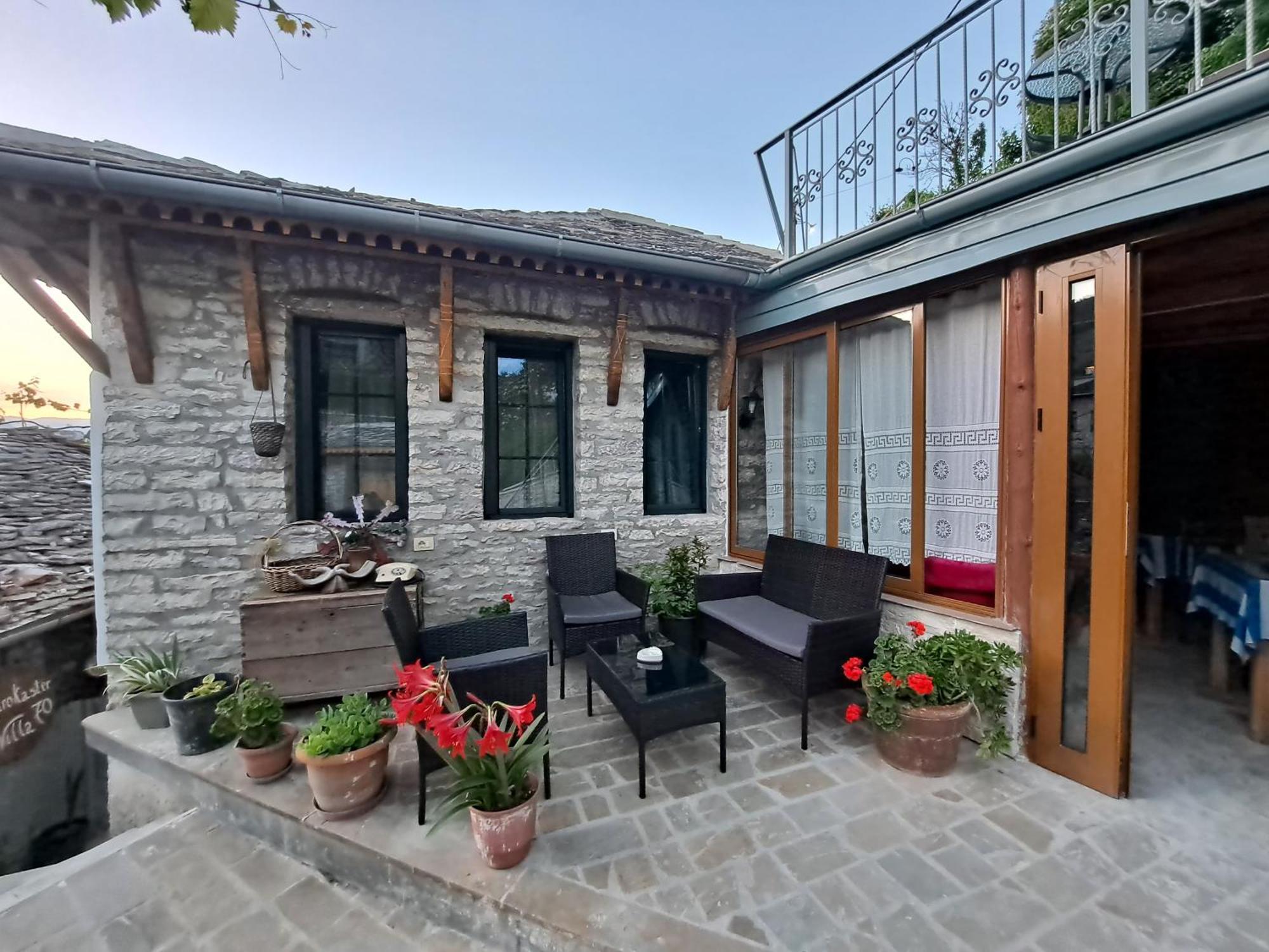 "Villa 70" Guesthouse Gjirokaster Bagian luar foto