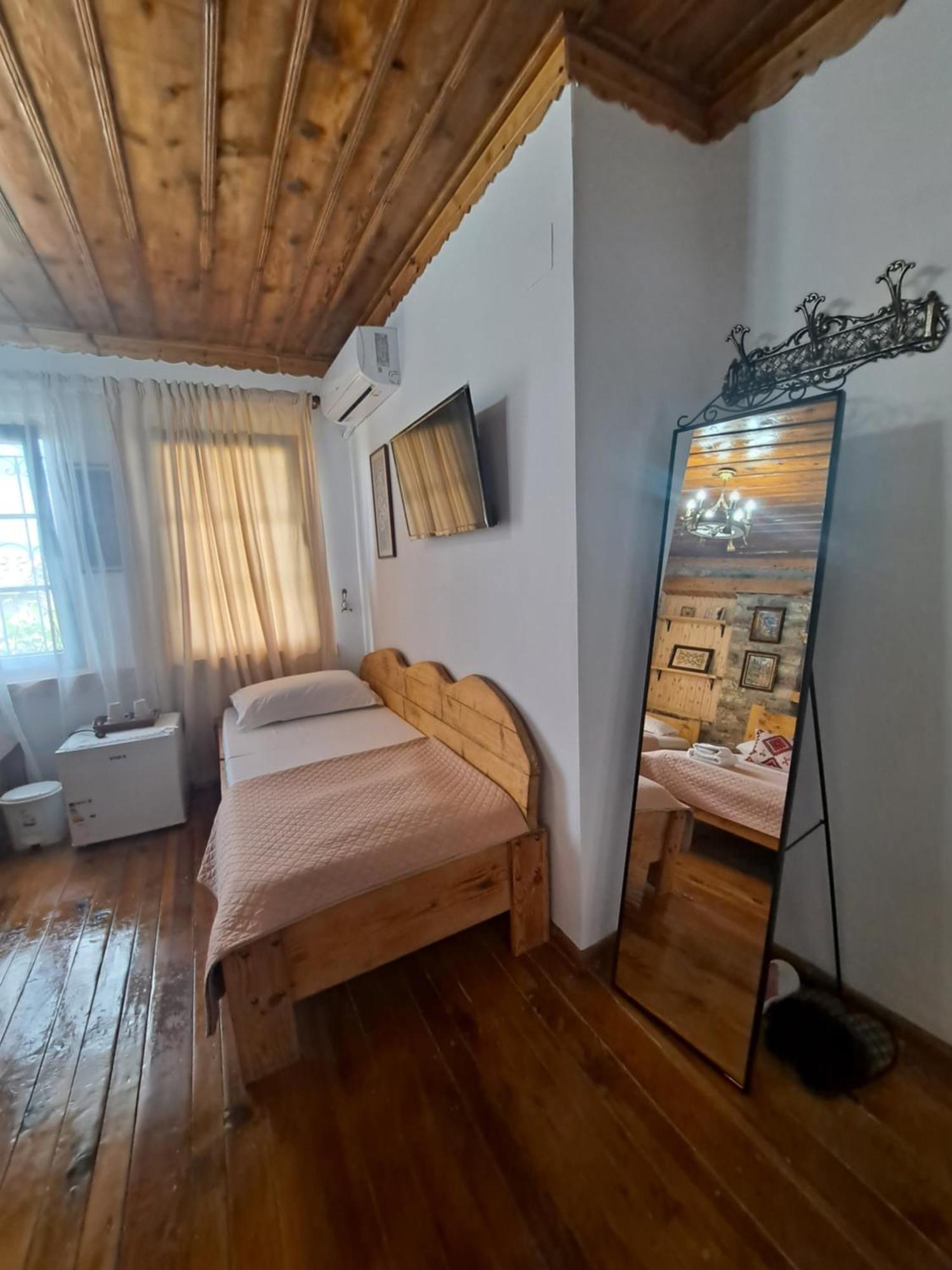 "Villa 70" Guesthouse Gjirokaster Bagian luar foto