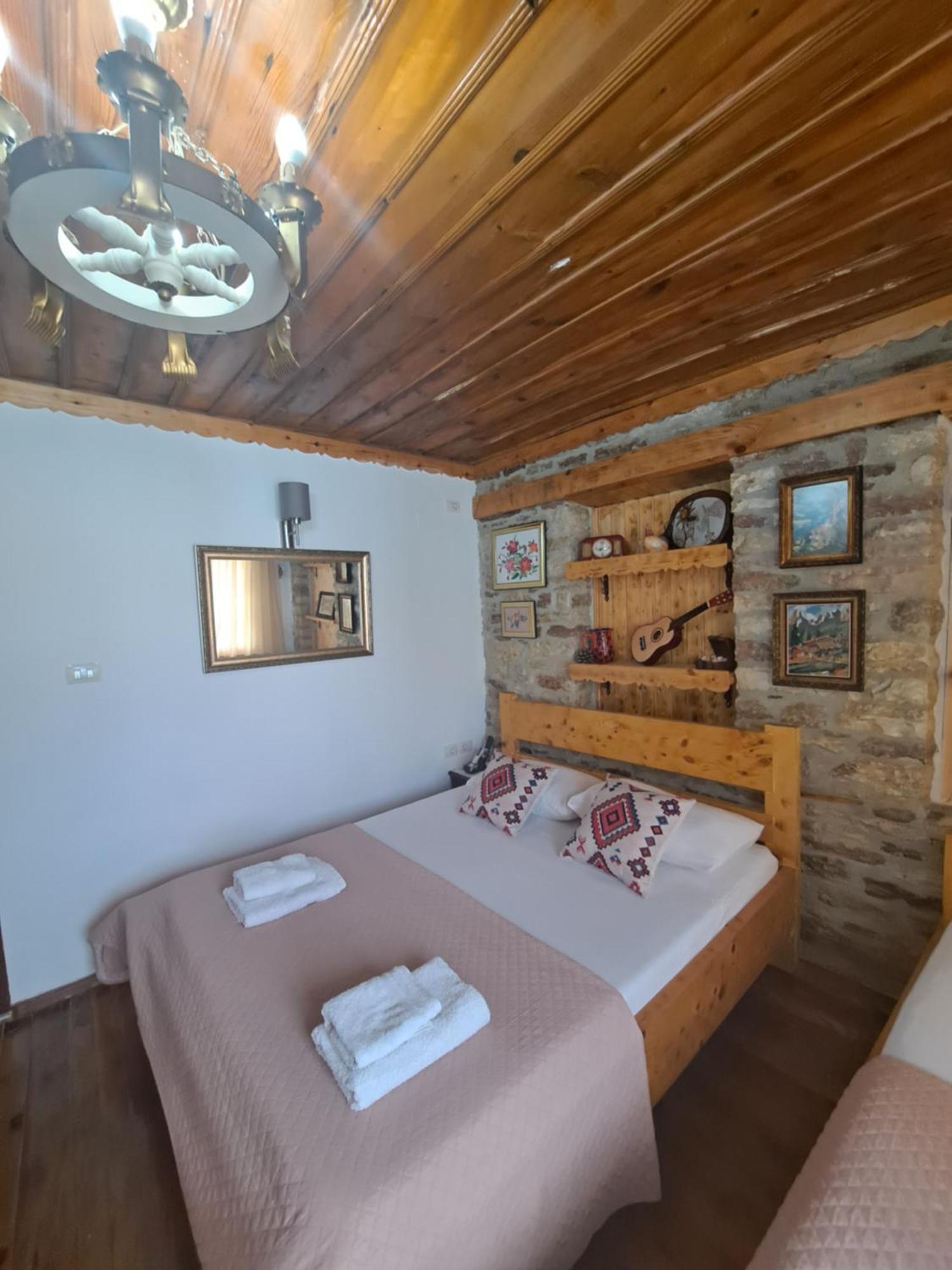 "Villa 70" Guesthouse Gjirokaster Bagian luar foto