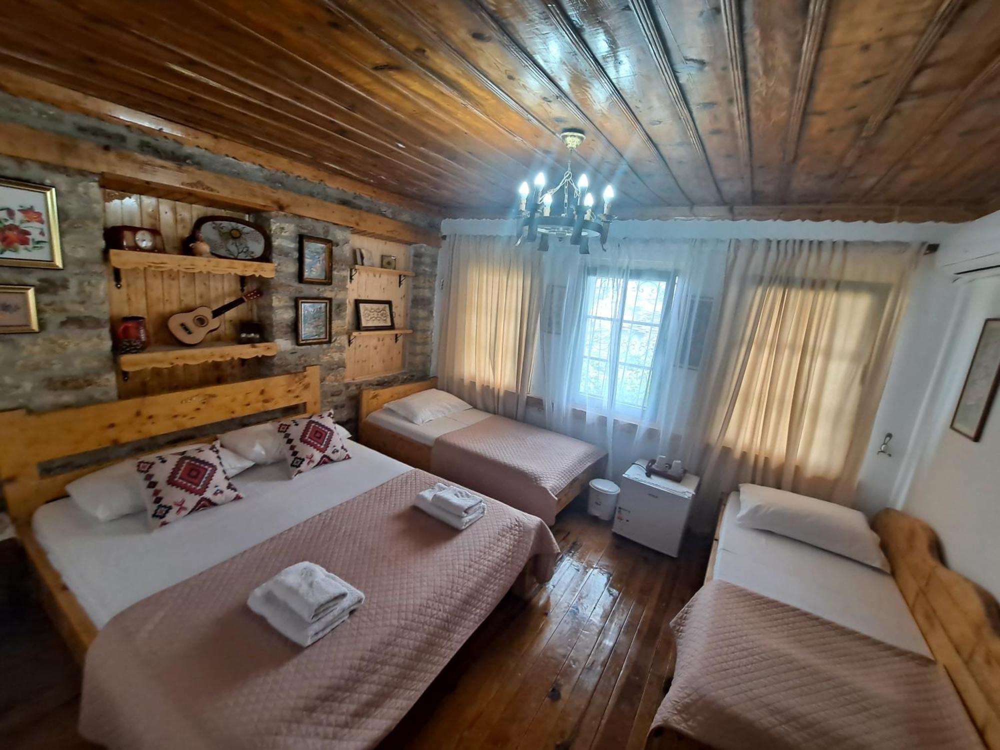 "Villa 70" Guesthouse Gjirokaster Bagian luar foto
